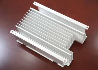 Série expulsa customizável de prata 6063 da laminagem a quente 6000 do radiador da liga de alumínio